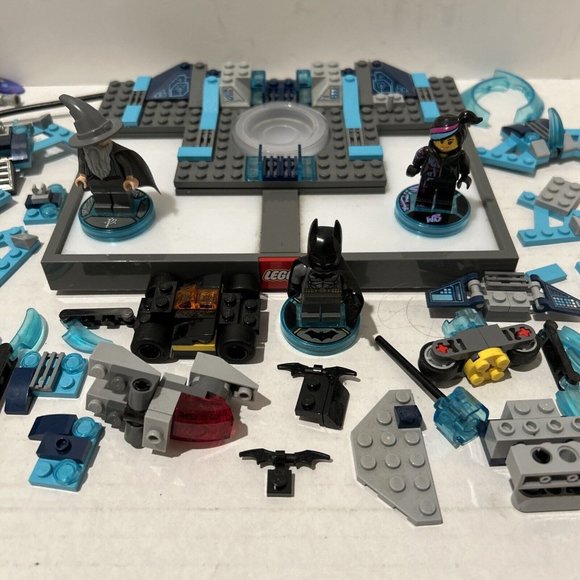 LEGO Dimensions PS3/PS4/WII U Lot of Figures and Pieces (No Game) w/ Extras - Picture 3 of 16